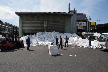 Токио,19.09. 2017,обычная японская мусорка.