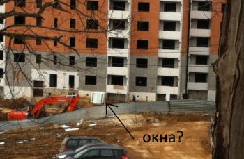 Похоже, что подвезли комплектующие для остекления! Спортивная д. 1