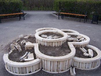 клумбы на сквере 200 летия подольска.