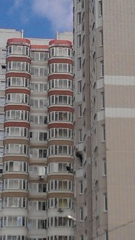 два мастера швами занимались.