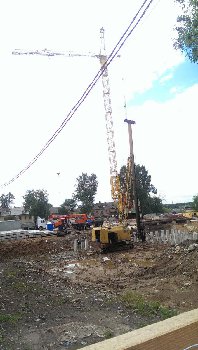 да на выходных подвозили плиты.