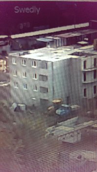 Почти крыша заканчивается у 3-го этажа.