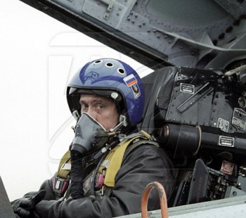 1239018346_putin_pilot.jpg