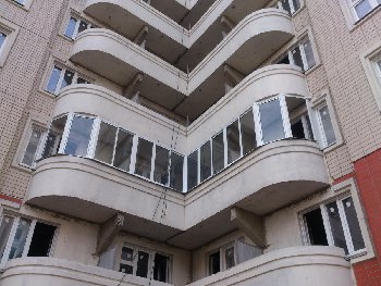 Остекленная группа балконов