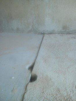 пол в комнате