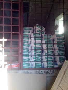 В подъезде складирована смесь &quot;Пол самовыравнивающийся&quot;