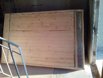 Тамбурные двери соскладированы, но не смонтированы