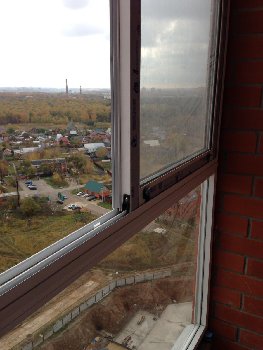 В открытое окошко