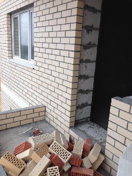 Соседская лоджия (думаю трешки 324) стекла еще не установлены