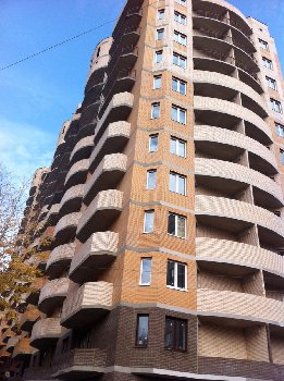 обратите внимание на окошко 4-го этажа