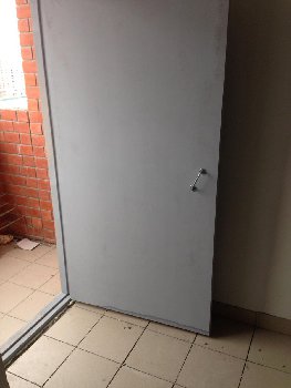 Дверь на общий балкон