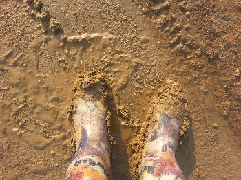 Обязательно берите сменную обувь))