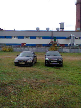 на пустыре между станцией скорой и новым торговым комплексом