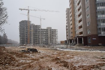 Вот как это выглядит сейчас, только под снегом.Разве что на столбы успели лампы повесить. Фото от 6.12.14