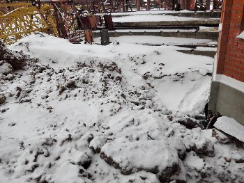 руины, там, где должна быть подключена канализация