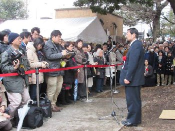 Скульптор - м-р Цутому Уэда