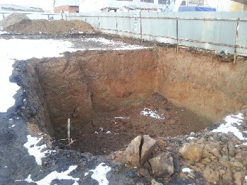 ямка побольше стала - видимо газохранилище будет??..