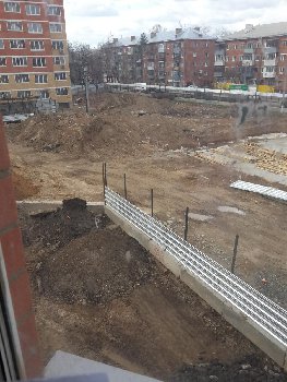 это вид из окна что творится на площадке