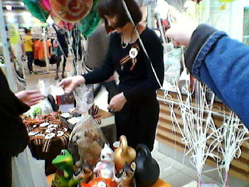 Ленточки не продаются. Это подарок к значку за 100 р.