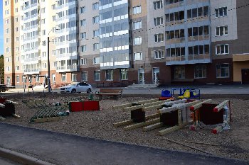 08.05.2015 Внутренний дворик между домами №5 и №7.