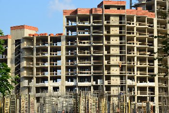 14.06.2015 Дом №17,на заднем плане дом №12.