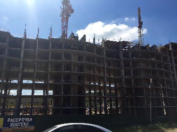 я насчитал семь этажей