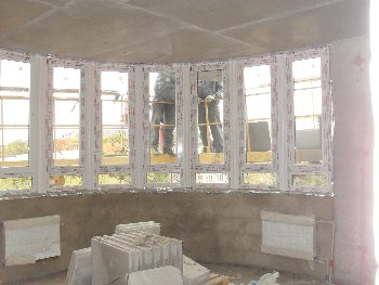 Окна в угловой однушке