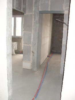 вход в однушку в 4 подьезде, которая напротив входа из лифтовой зоны