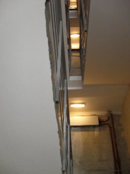 Свет и батареи на каждом этаже 4 подьезда, не покрашена торцевая стена только с 11 по 18 этажи