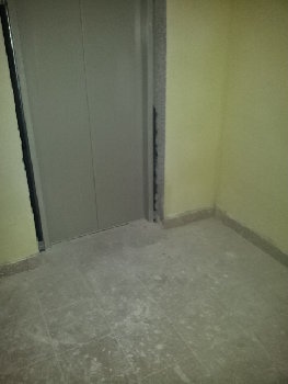 узкий грузовой лифт