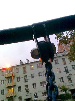 сломанные качели