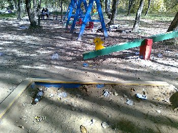 мусор в песочнице