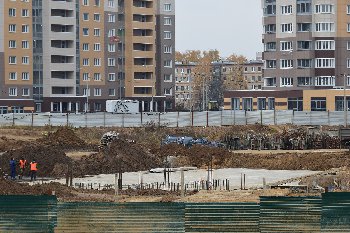 25.10.2015.Армируют первый этаж домов 3-й очереди.(строение №12)