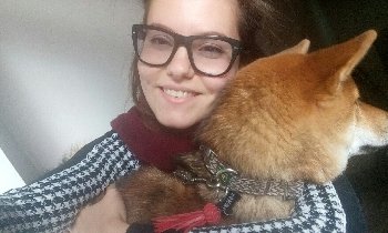 с хозяйкой в обниму