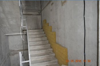 Утепление стены лестницы