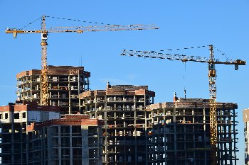 17.12.2015. Доделали кирпичом фронтоны крыши  дома  №17.