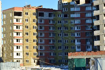 17.12.2015. Начали монтаж утеплителя по фасаду секции четыре дома №2.