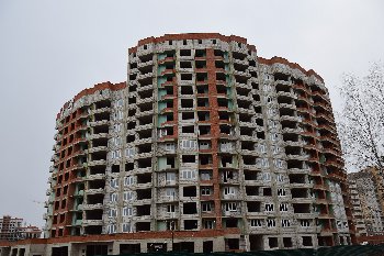 27.12.15. Дом№2.Вставляют окна и обшивают ГКЛ стены лоджий в секции 2.