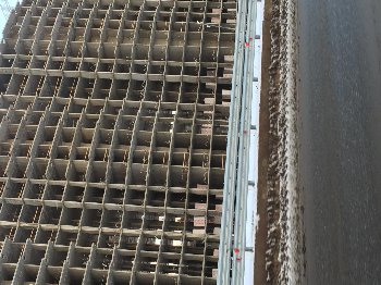 Что это выложили на втором этаже ?