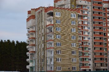 06.02.2016. Дом №2, секция 5,ведётся монтаж каркаса остекления лоджий.