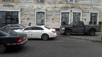 карман для инвалидов, остальные на тротуар