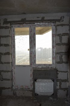 Кухня,вход на лоджию.