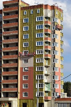 20.04.2014.Монтаж керамогранита в секции 1 дома №2.