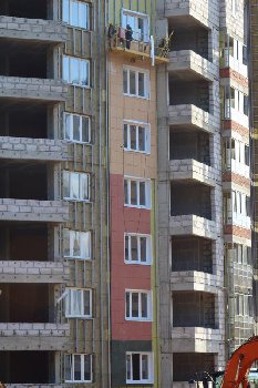 20.04.2014. Монтаж керамогранита в секции 4 дома №2.