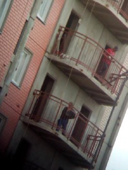 качали насосом с наружи 3 секции