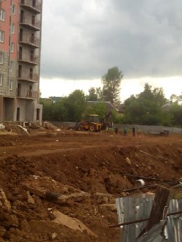 трактор по прежнему планирует грунт