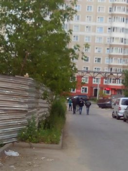 как обычно в 17:45 эта шестерка работяг пошла в свои бытовки на садовой 14.