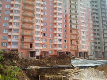 с балкона 3 этажа слышалась брань))) дело там идет