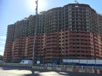 на 8.20 каменщики работают