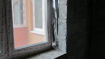 22. Откосы. Здесь хорошо видно пенопластовые шарики в цементных блоках